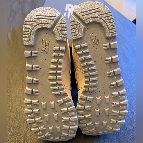 574 New Balance Sneakers - Picture 2 of 5